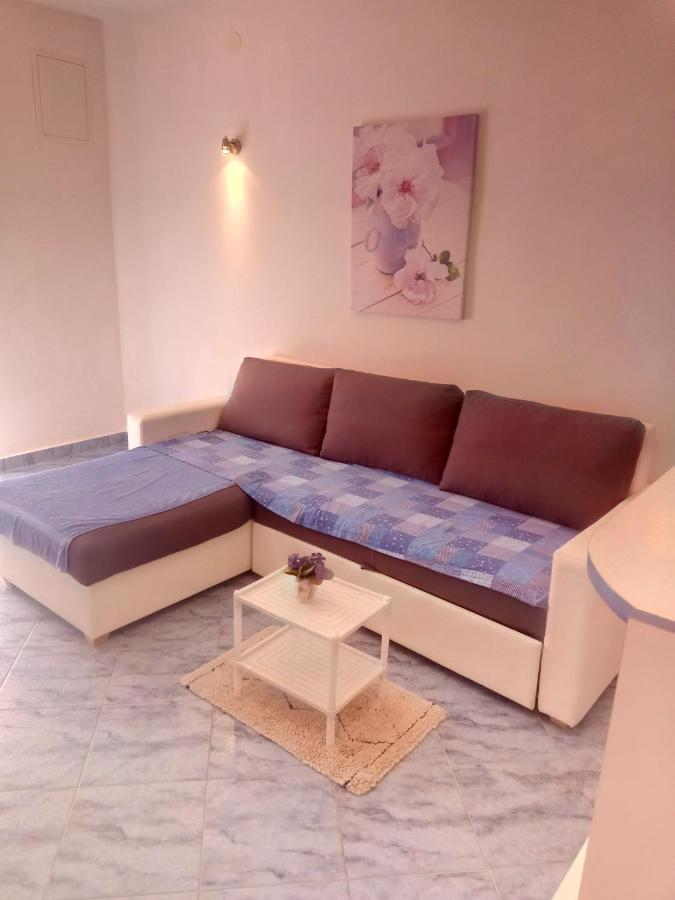 Apartmani "Ostro" Crikvenica クラリェヴィツァ エクステリア 写真