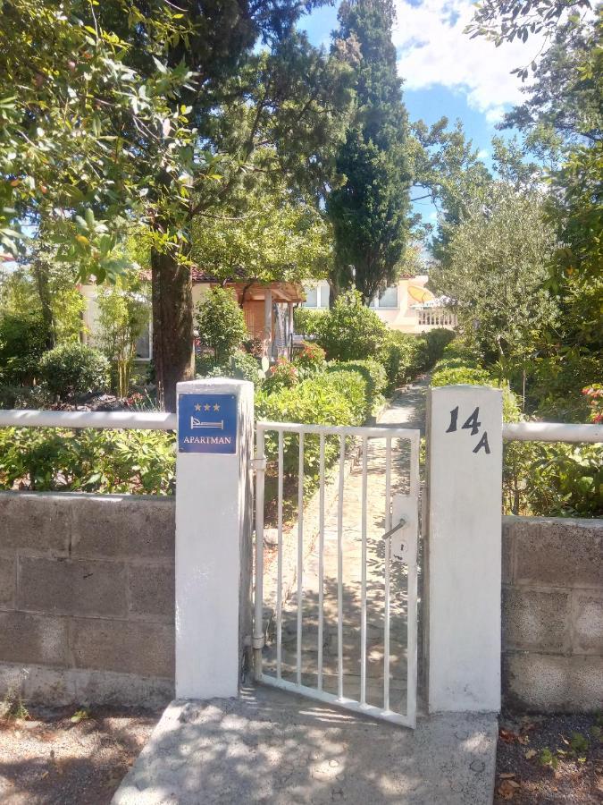 Apartmani "Ostro" Crikvenica クラリェヴィツァ エクステリア 写真