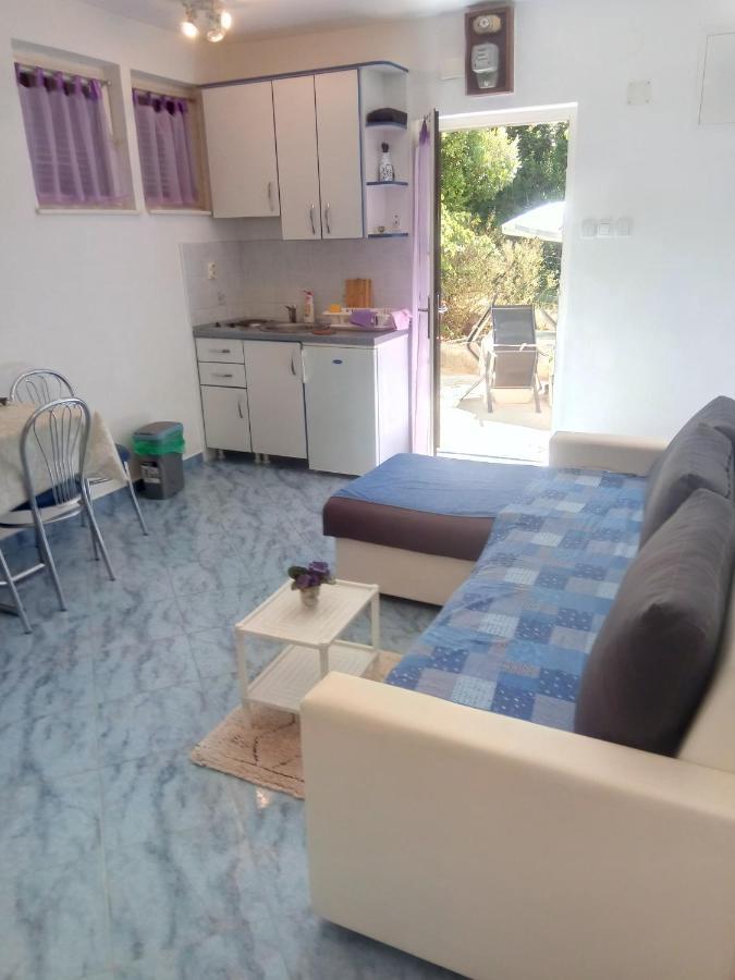 Apartmani "Ostro" Crikvenica クラリェヴィツァ エクステリア 写真