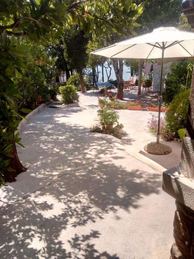 Apartmani "Ostro" Crikvenica クラリェヴィツァ エクステリア 写真