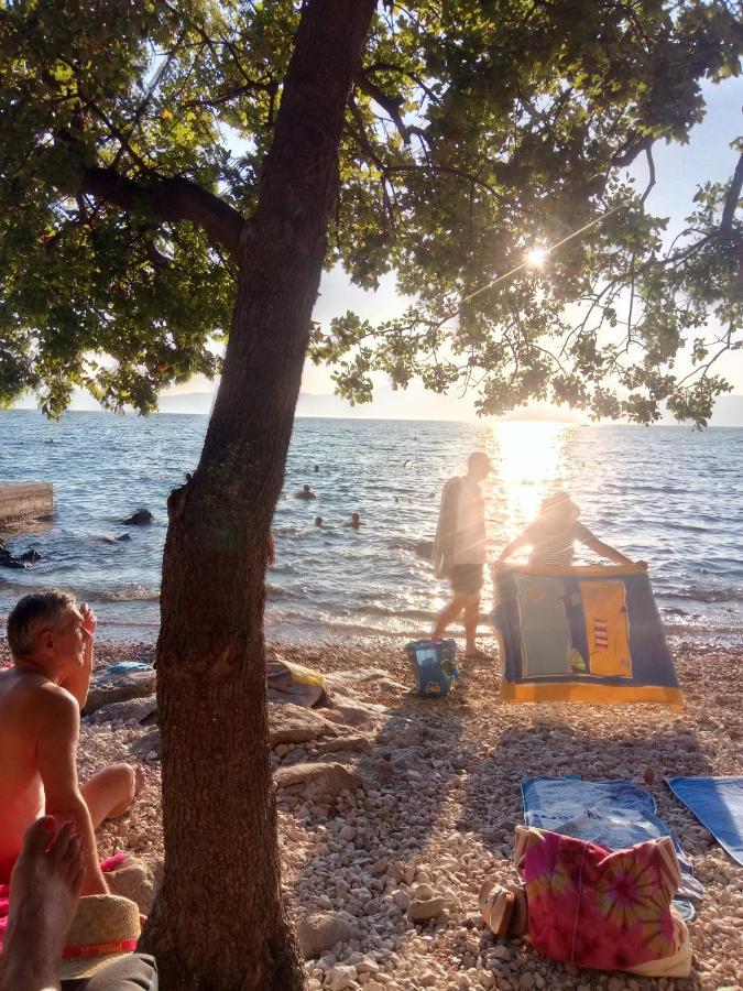 Apartmani "Ostro" Crikvenica クラリェヴィツァ エクステリア 写真