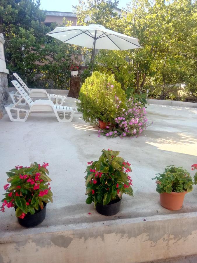 Apartmani "Ostro" Crikvenica クラリェヴィツァ エクステリア 写真