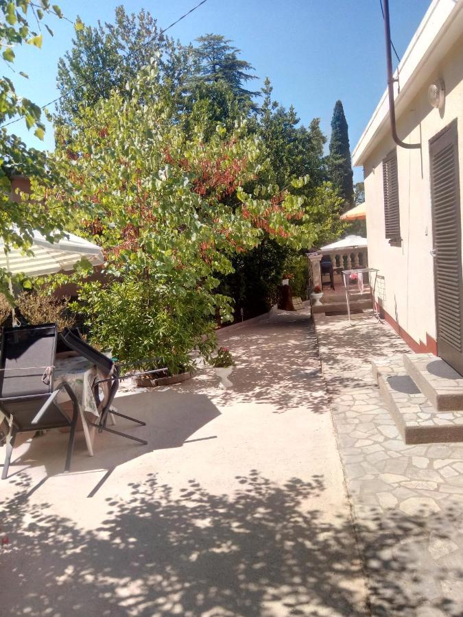 Apartmani "Ostro" Crikvenica クラリェヴィツァ エクステリア 写真