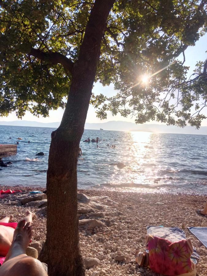 Apartmani "Ostro" Crikvenica クラリェヴィツァ エクステリア 写真