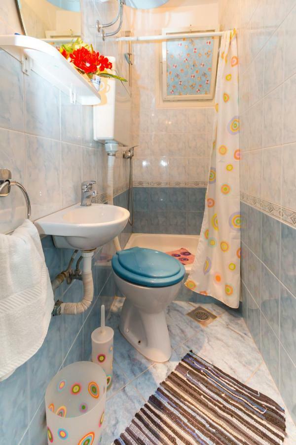 Apartmani "Ostro" Crikvenica クラリェヴィツァ エクステリア 写真