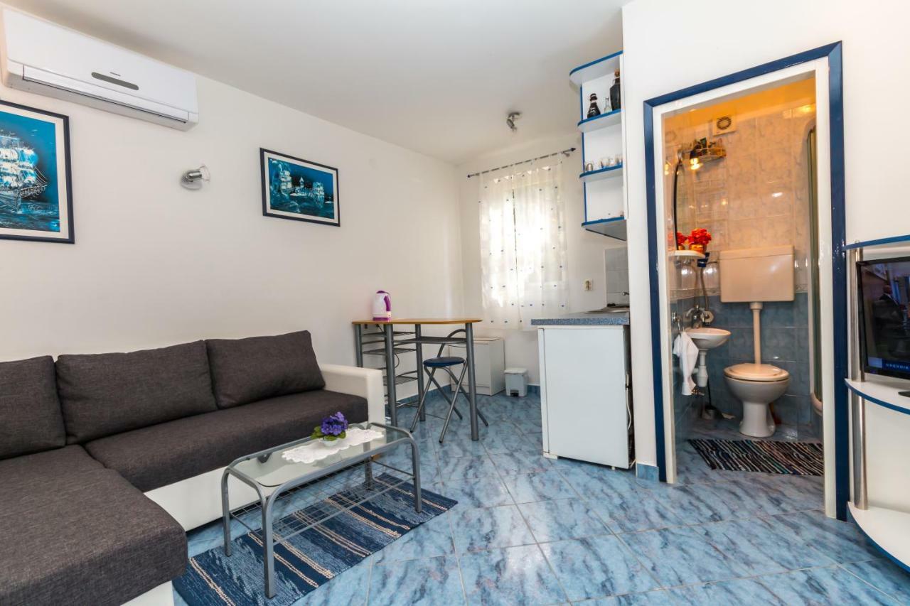 Apartmani "Ostro" Crikvenica クラリェヴィツァ エクステリア 写真