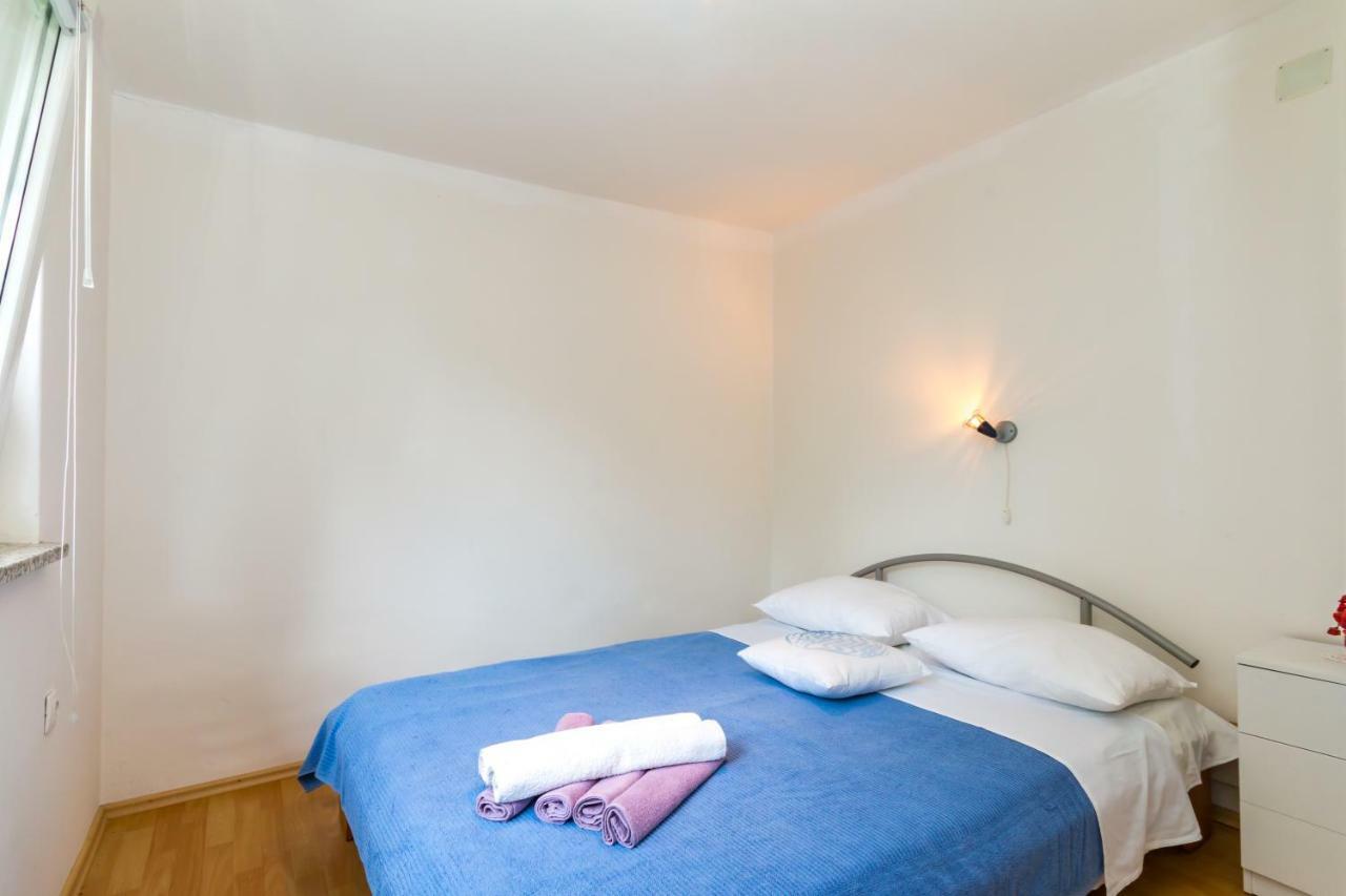Apartmani "Ostro" Crikvenica クラリェヴィツァ エクステリア 写真