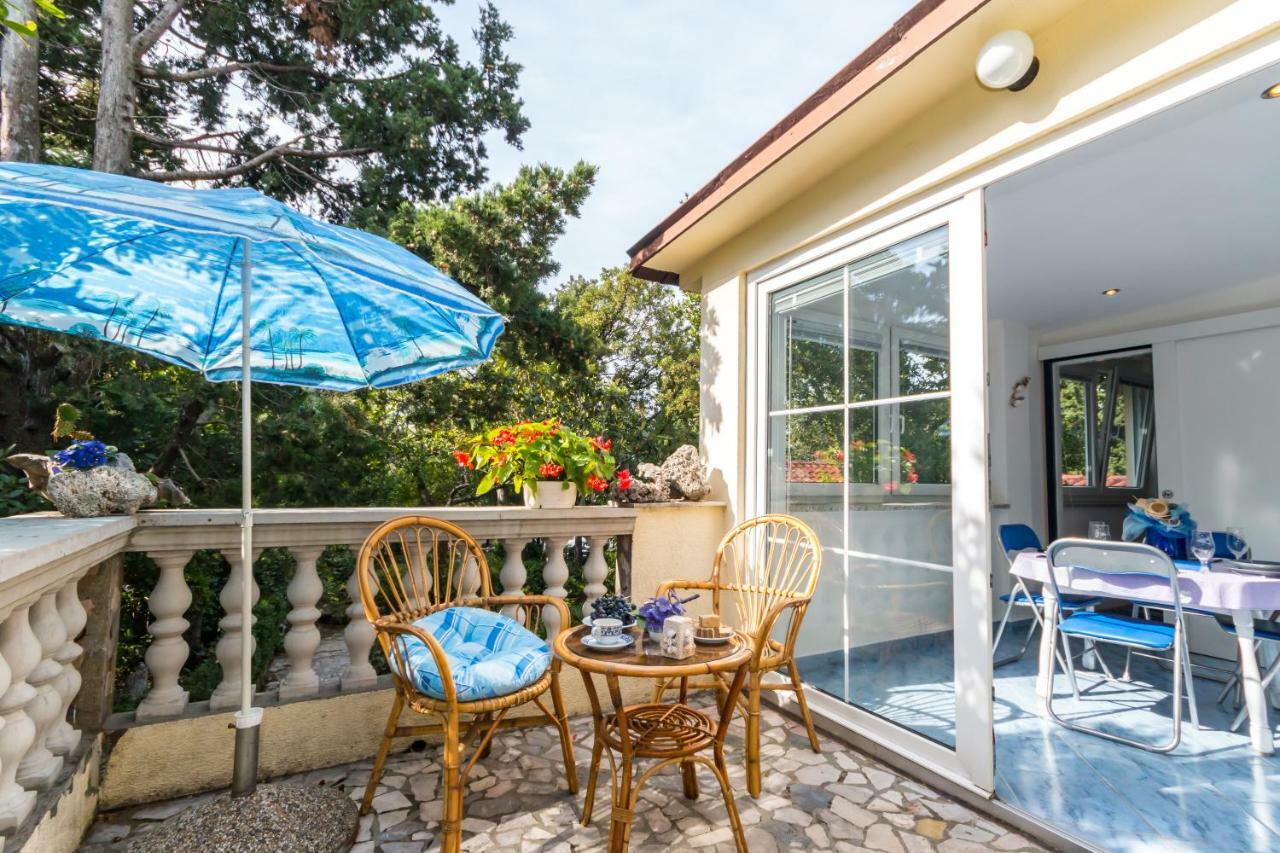 Apartmani "Ostro" Crikvenica クラリェヴィツァ エクステリア 写真